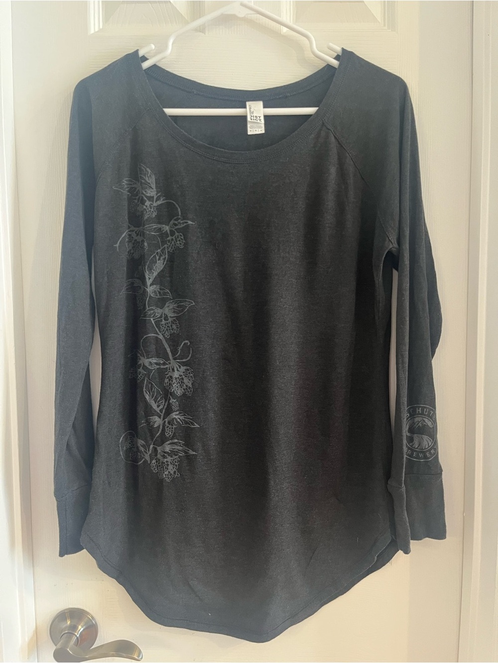 Deschutes Brewing Long-Sleeve Graphic Tee with Hops Print